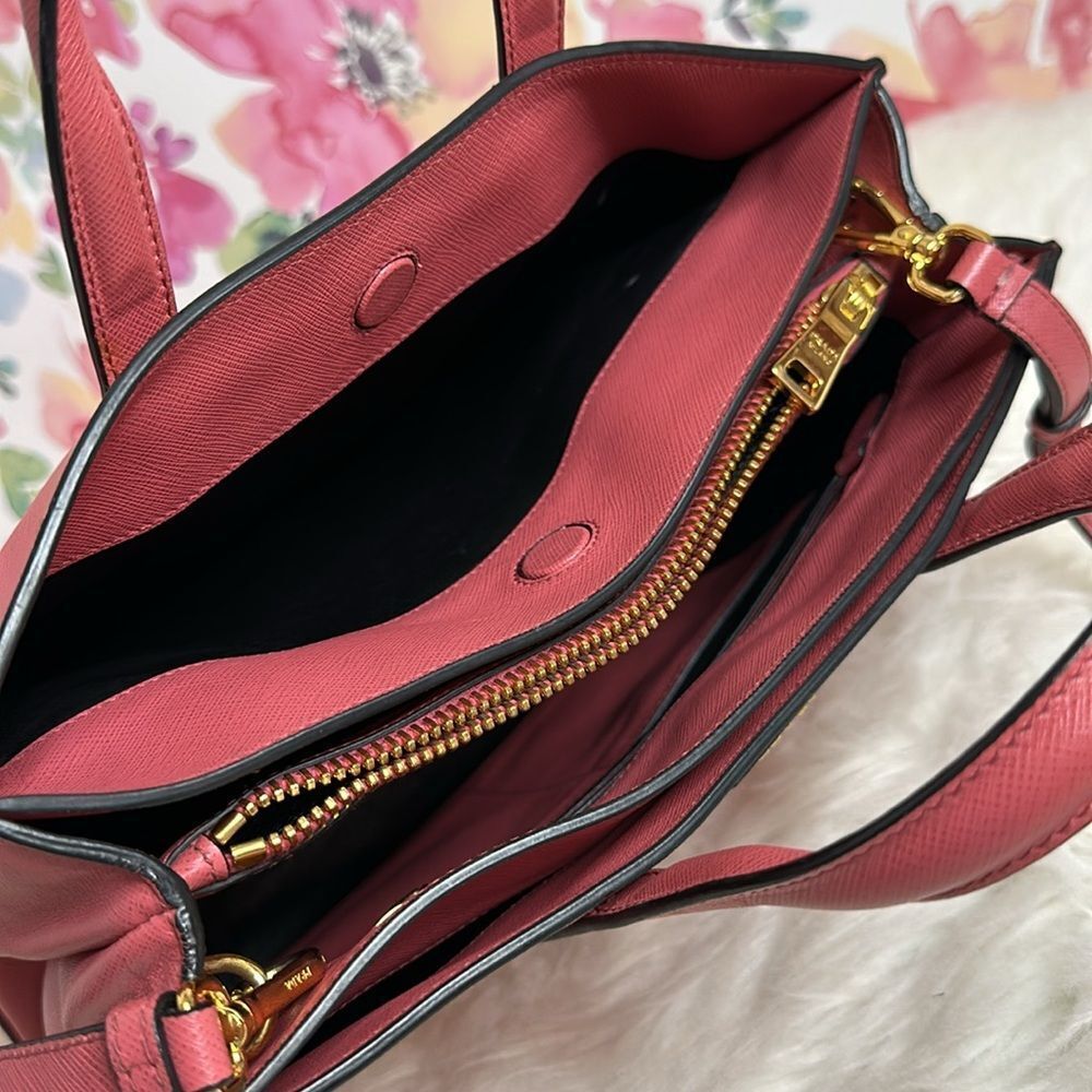 💯Authentic Prada Soft Triple Pocket Convertible Tote Safiano🍀 - Picture 14 of 17